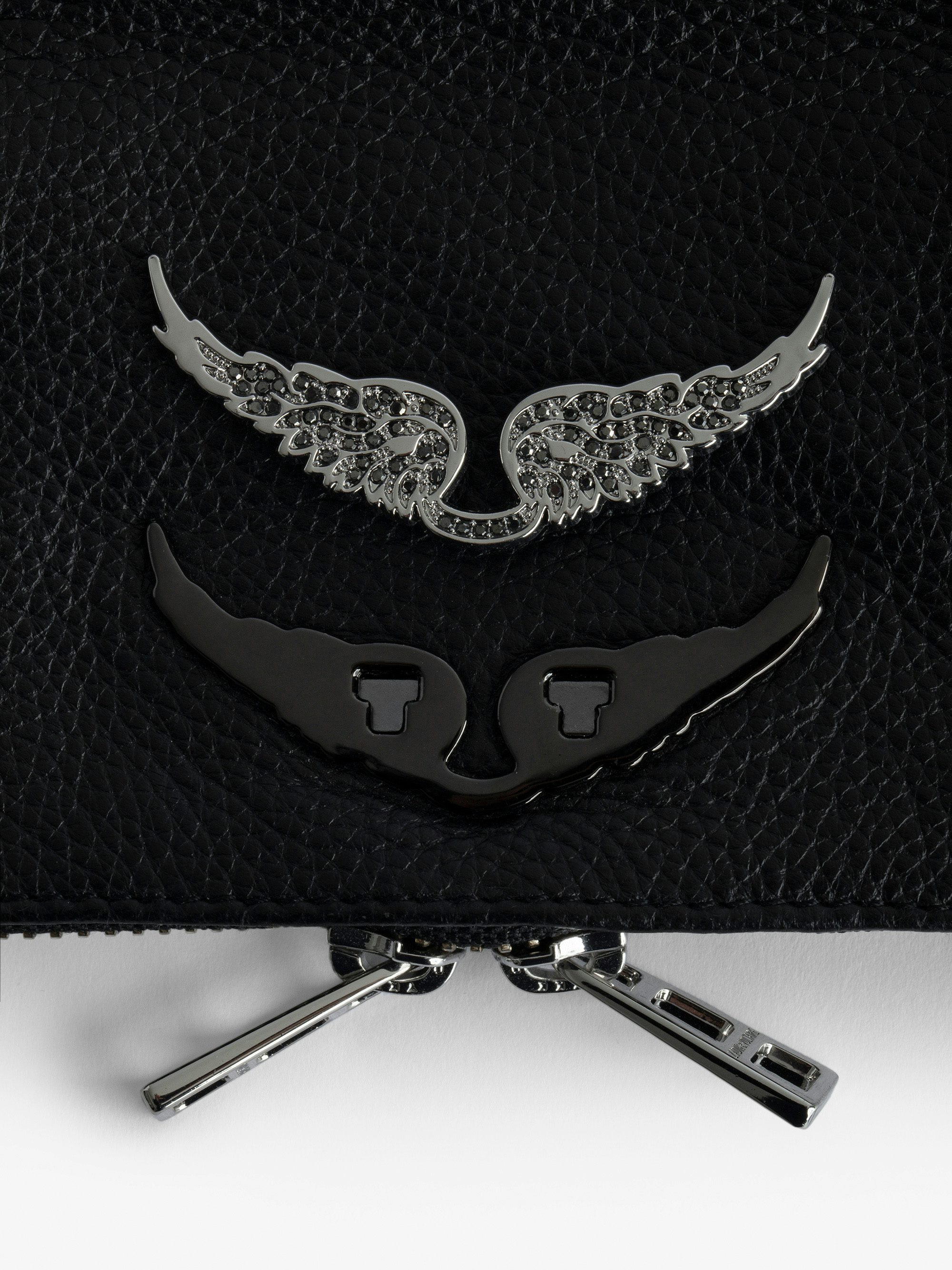 Pochette Rock Nano Swing Your Wings - Pochette Rock Nano Swing Your Wings en cuir grainé noir munie d'une bandoulière en cuir et chaine.